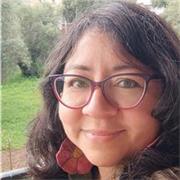 Diseñadora Gráfica apasionada por el arte y creación de artesanía, el trabajo lento, manual, con atención a los detalles.